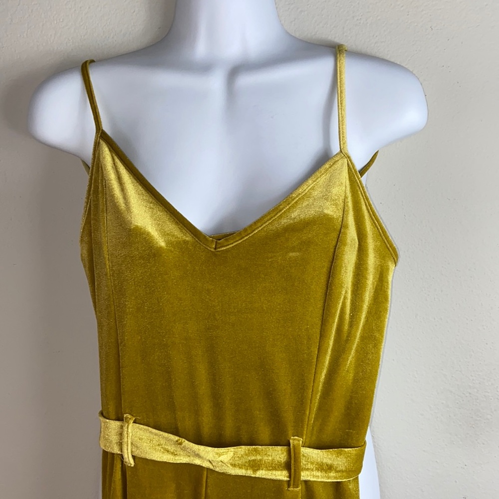 Mustard colored jumpsuit in great condition.